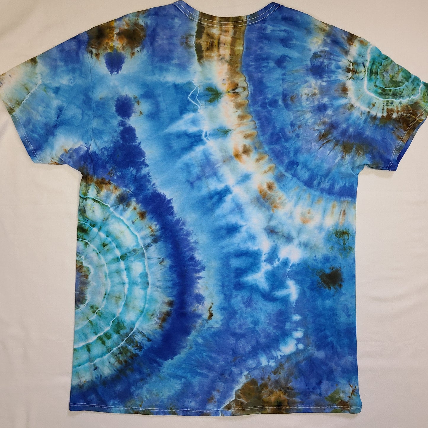 Blue Water Islands XL V neck Tie Dye Tee