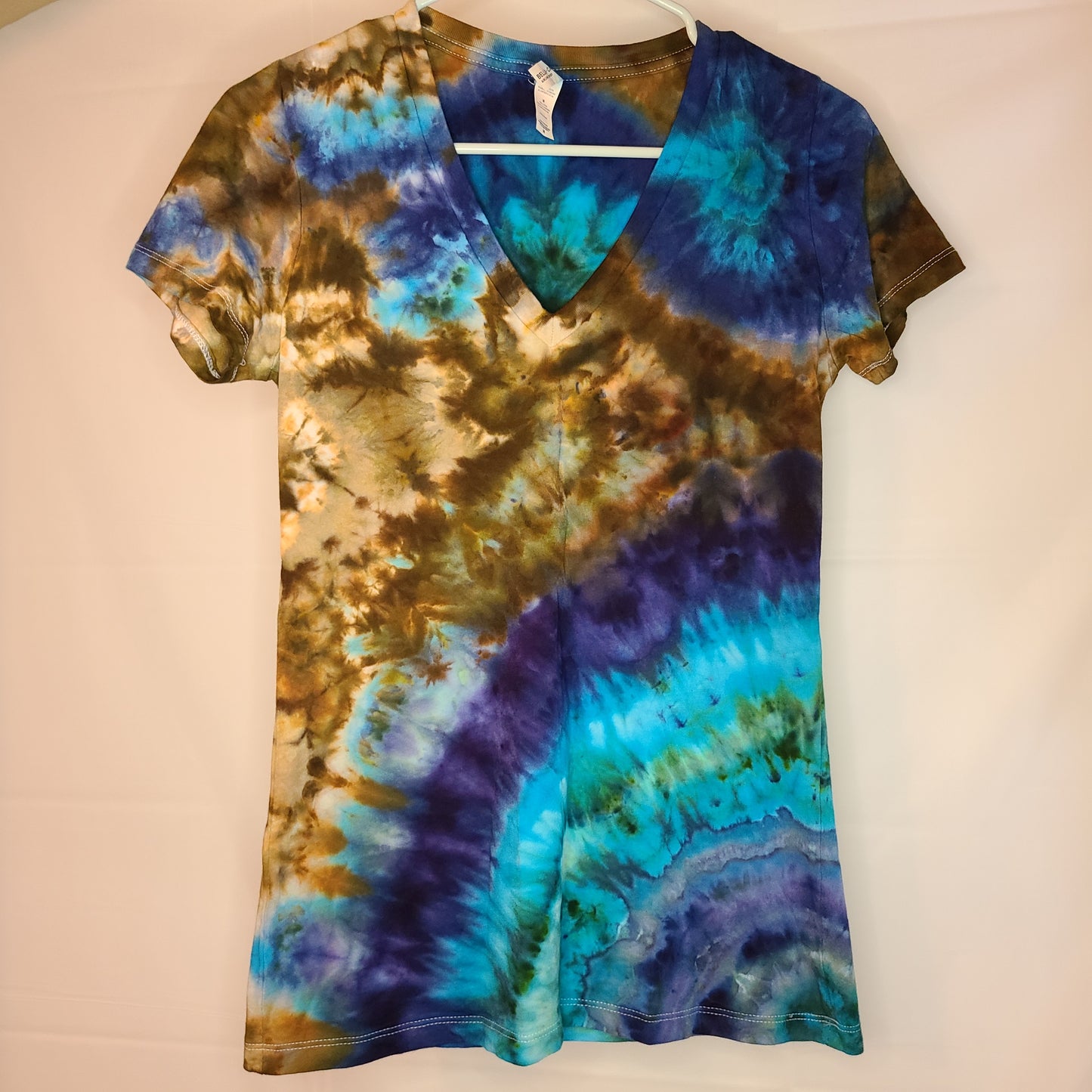 Aqua & Earth Ladies Medium V neck Tee Tie Dye