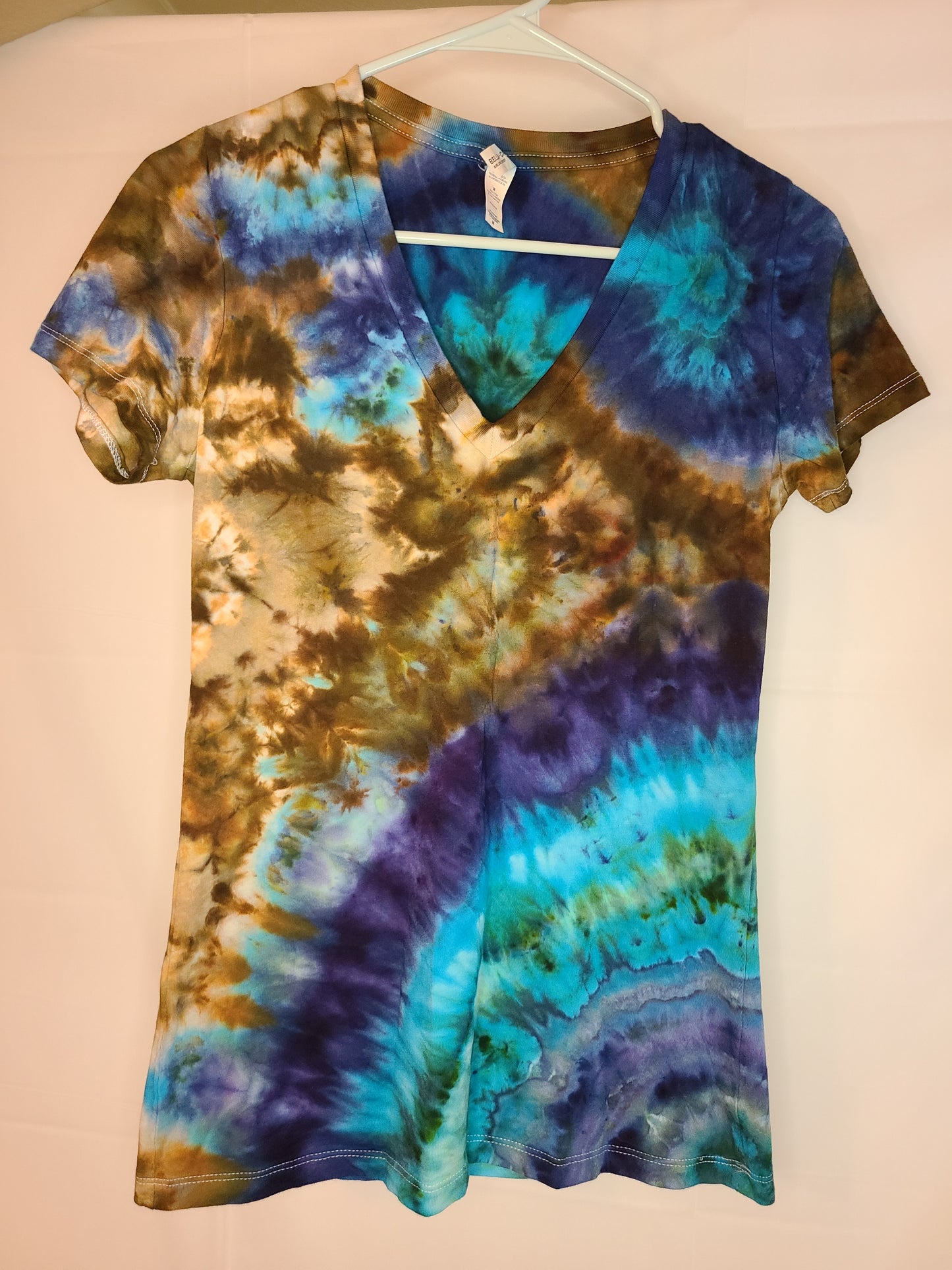 Aqua & Earth Ladies Medium V neck Tee Tie Dye