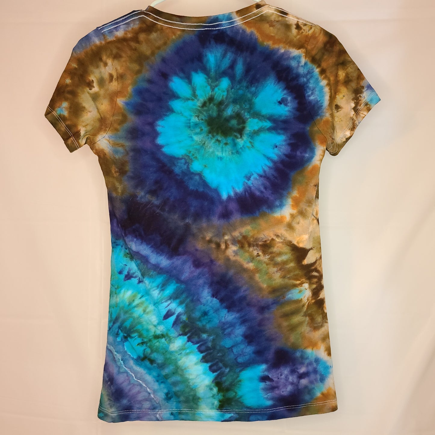 Aqua & Earth Ladies Medium V neck Tee Tie Dye