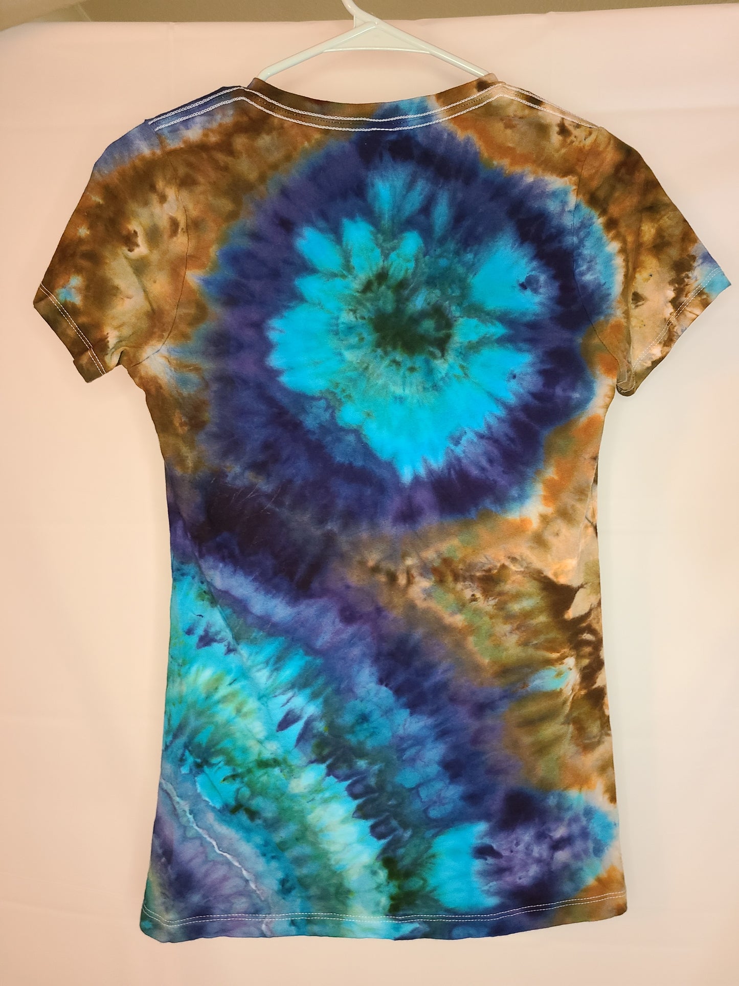 Aqua & Earth Ladies Medium V neck Tee Tie Dye