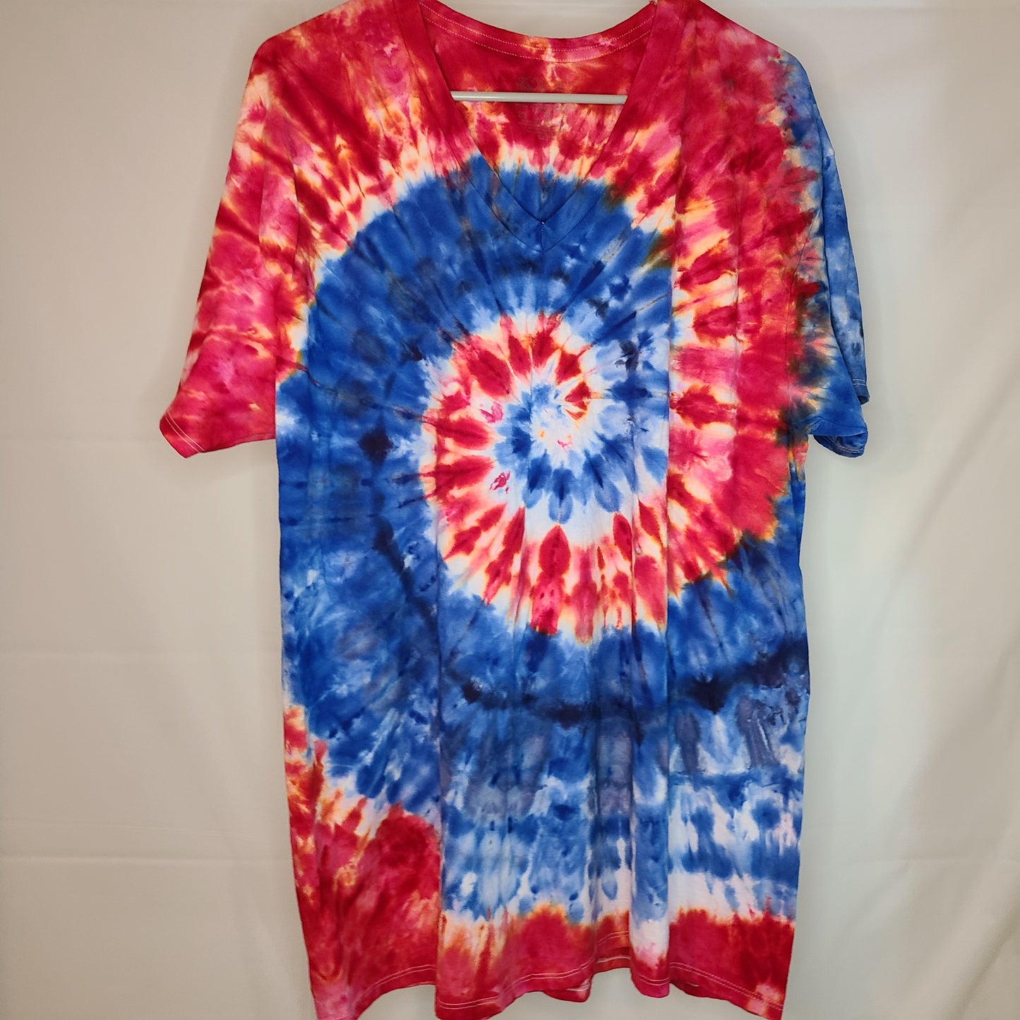 Red White Blue Swirl XL V neck Tee Tie Dye