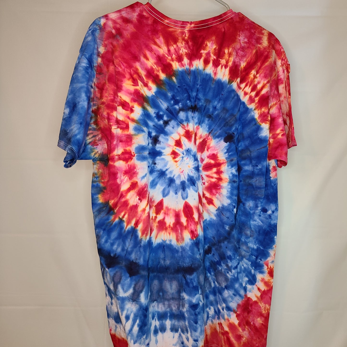 Red White Blue Swirl XL V neck Tee Tie Dye