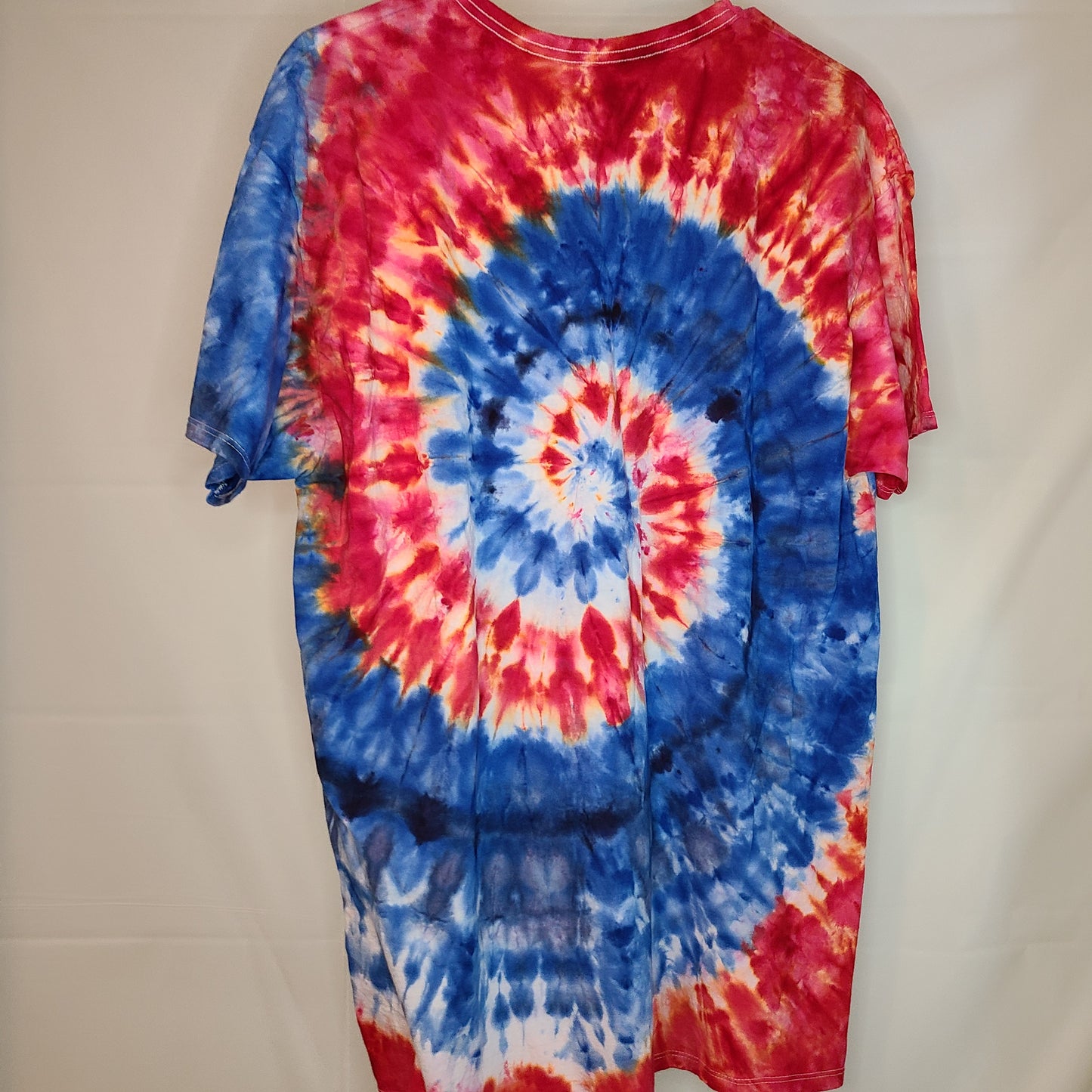 Red White Blue Swirl XL V neck Tee Tie Dye