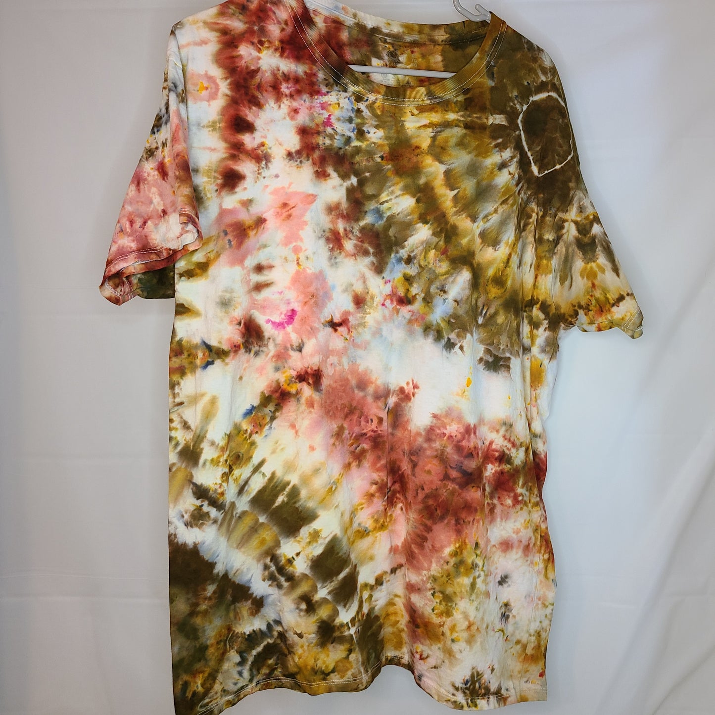 Strawberry Khaki XL Crew Tee Tie Dye