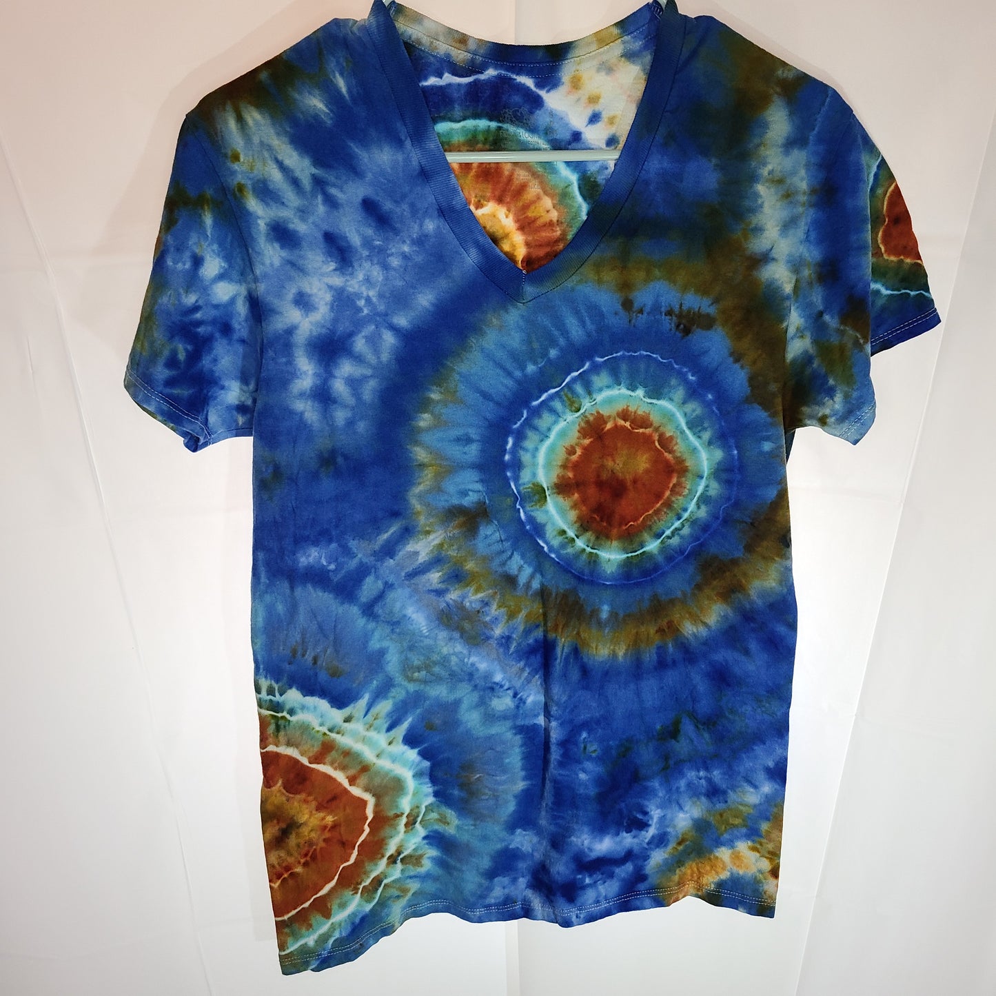 Cloud Isles Burst Small V neck Tie Dye