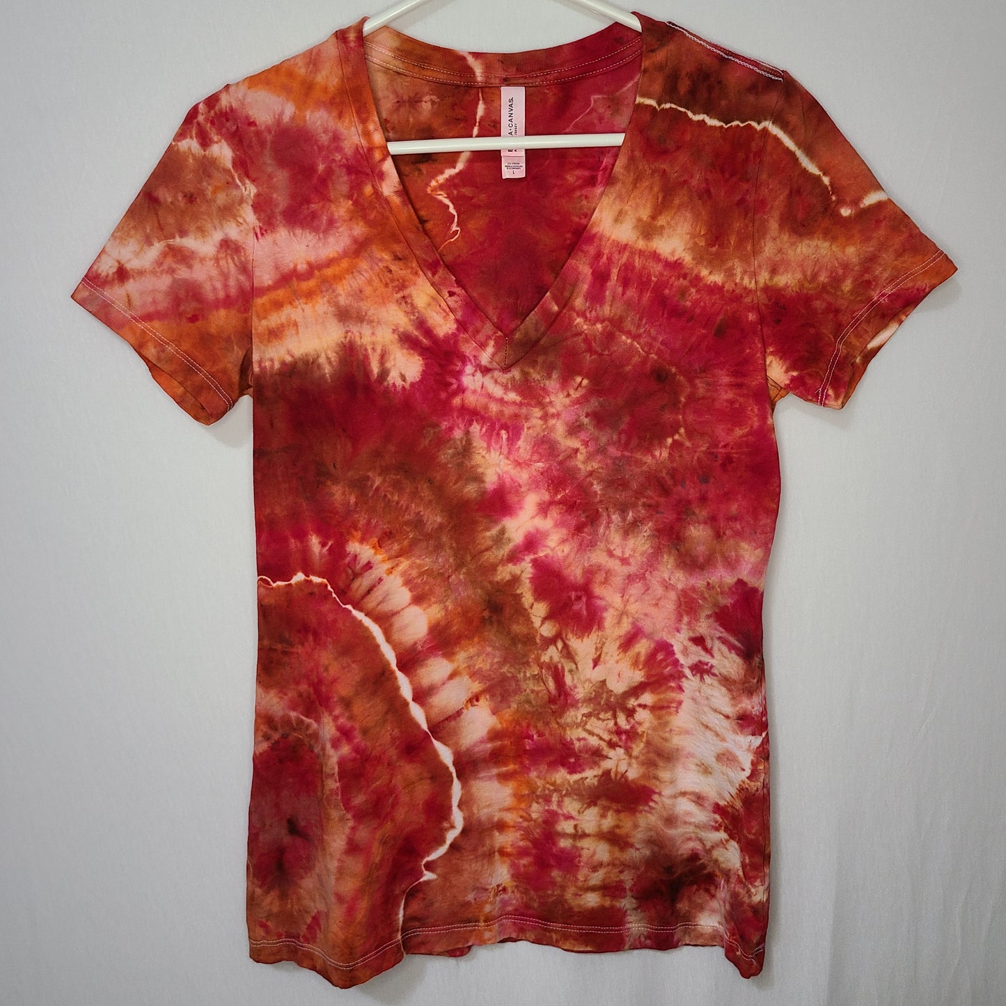 Orange Red Burst Ladies Fitted V Neck Size Large Fresh Frozen Dyes Tee