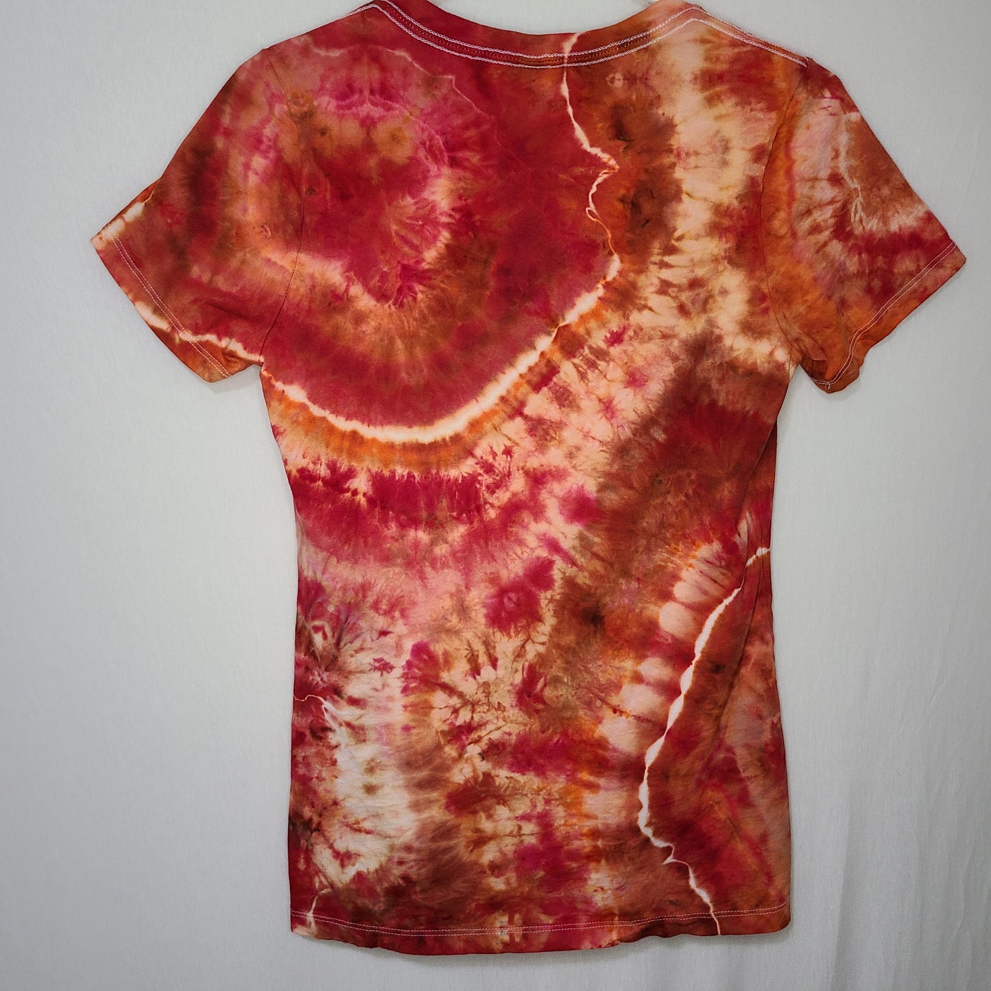 Orange Red Burst Ladies Fitted V Neck Size Large Fresh Frozen Dyes Tee